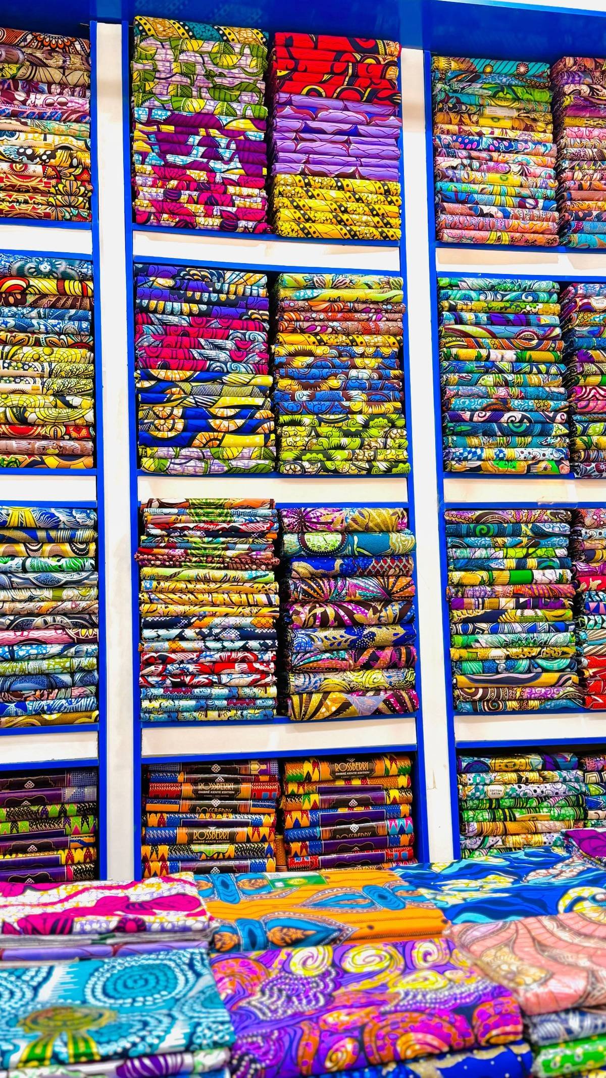 Crystals Elegance Vlisco Grand Super Wax – Fan & Dot Pattern